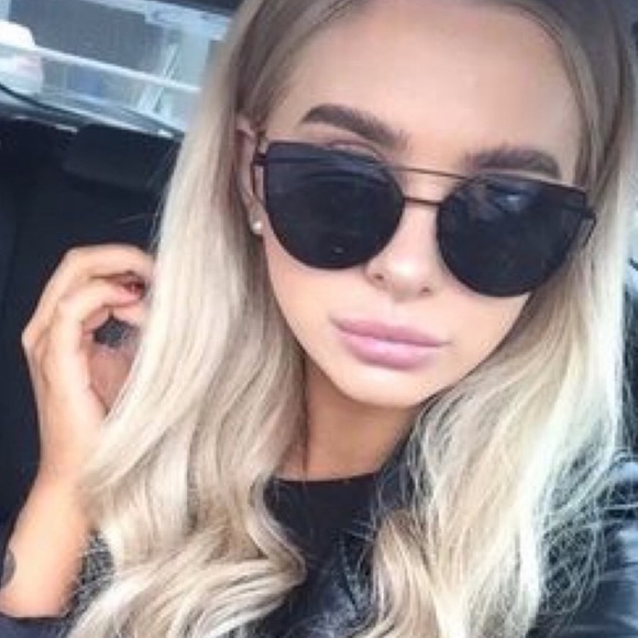 Black Mirrored Sunglasses - Picture 1 of 4